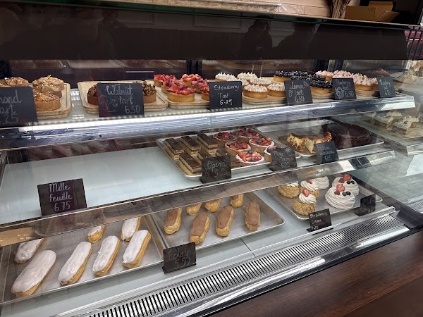 Mezzaluna Bakery & Pastry 4
