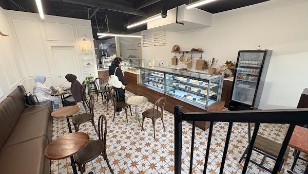 Mezzaluna Bakery & Pastry 3