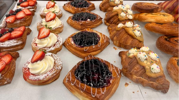 Mezzaluna Bakery & Pastry 2