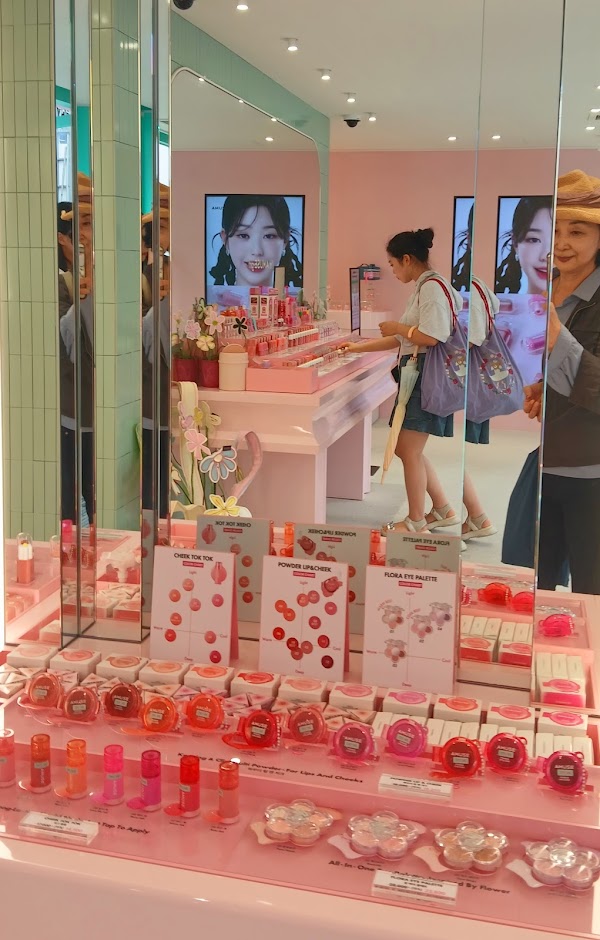POP UP STORE 4