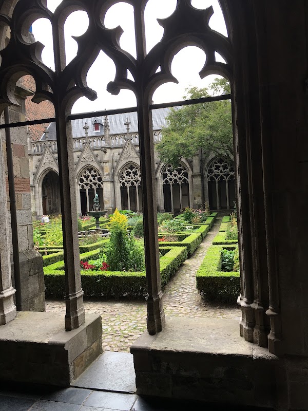 Pandhof van de Dom 5