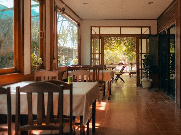 Vela Cafe and Restaurant