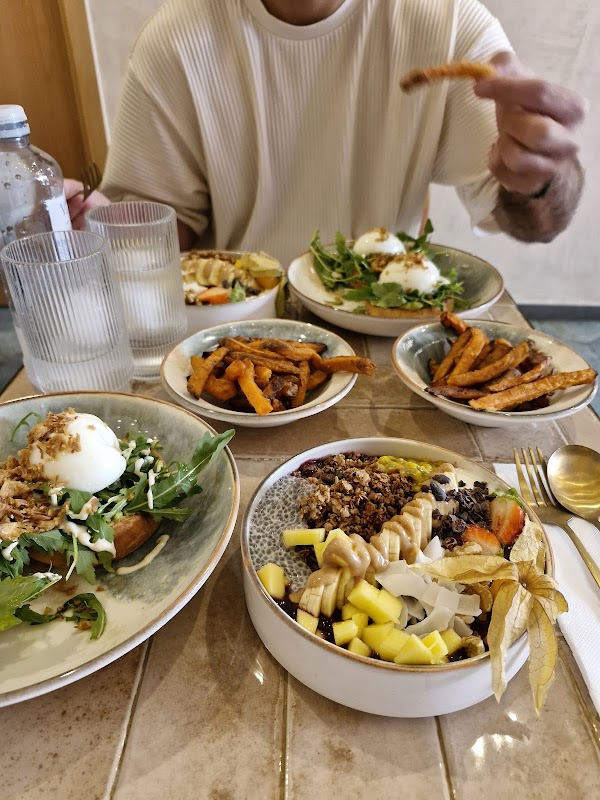 Delphina Sevilla Brunch & Cocktail 3