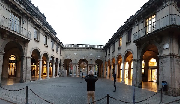 Piazza Dante Alighieri 4