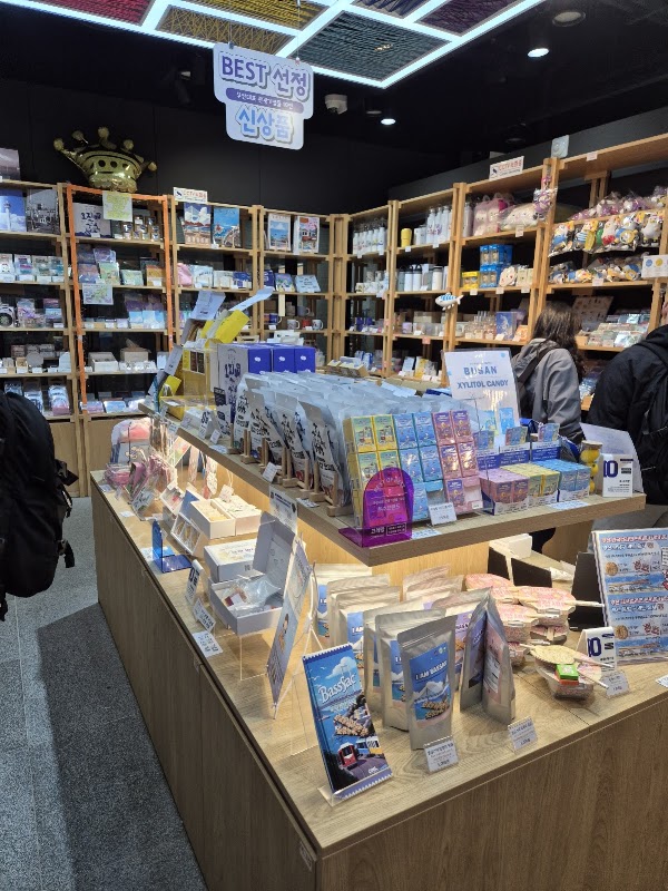 Dongbaek Shop Souvenir Store Busan stn. 5