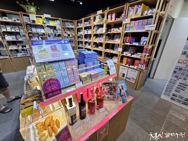 Dongbaek Shop Souvenir Store Busan stn. 2