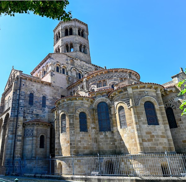 Abbatiale Saint Austremoine 1