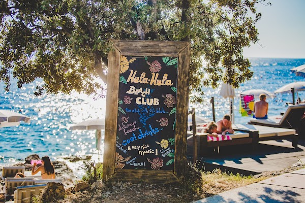 Hula Hula Hvar - Beach Bar & Restaurant 4