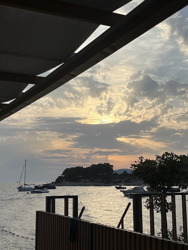 Hula Hula Hvar - Beach Bar & Restaurant 3