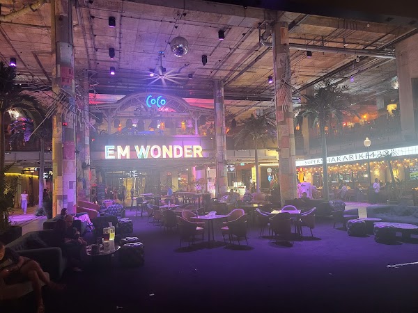 Em Wonder