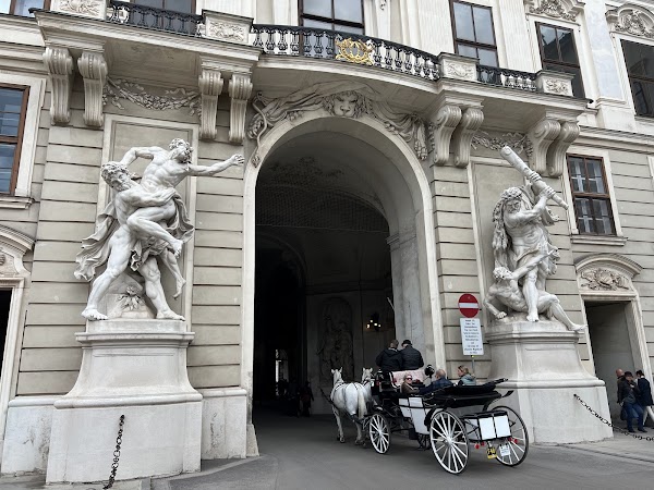 Michaelerplatz 4