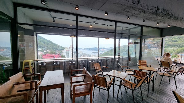 Avant Garde Cafe 1