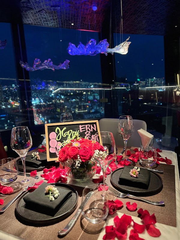 Chill Skybar & Dining 4