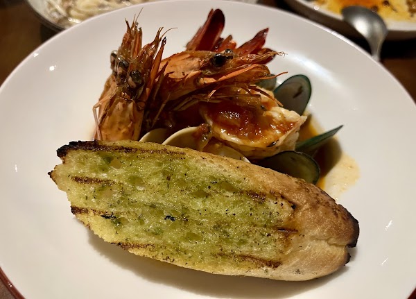Smolder Seafood Grill and Bar 4