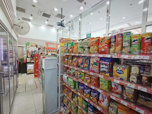 7-Eleven Plaza Singapura 4