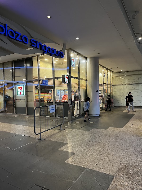 7-Eleven Plaza Singapura 3