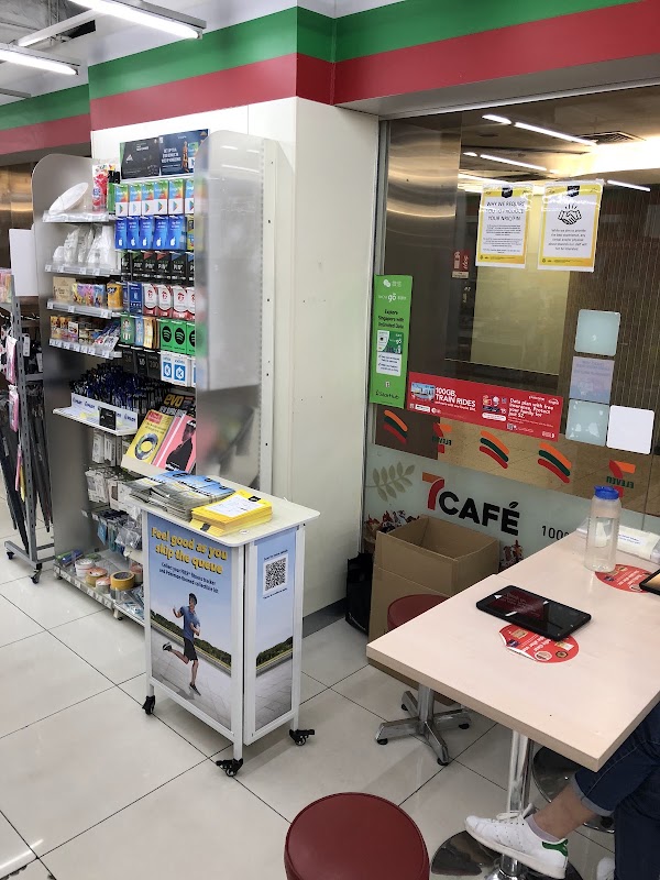 7-Eleven Plaza Singapura 2