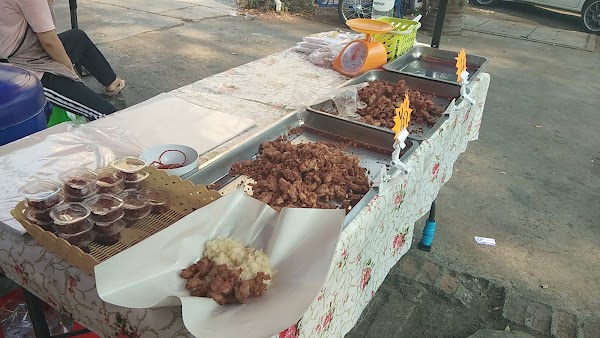 ข้าวเหนียวหมูทอด ไก่ทอด ไทยสมบูรณ์ สาขาหนองหอย