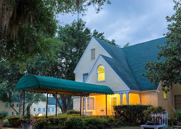 Lakeside Inn 1