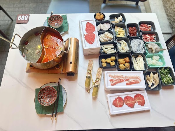 Red lantern Asian Cuisine / Hongdenglong 红灯笼火锅店 3