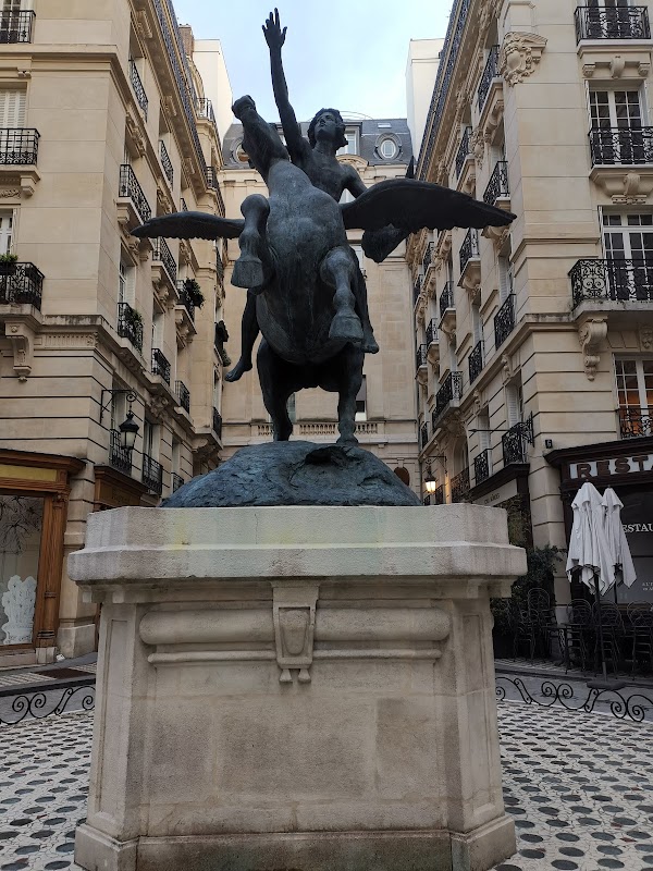 Square de l'Opéra-Louis Jouvet