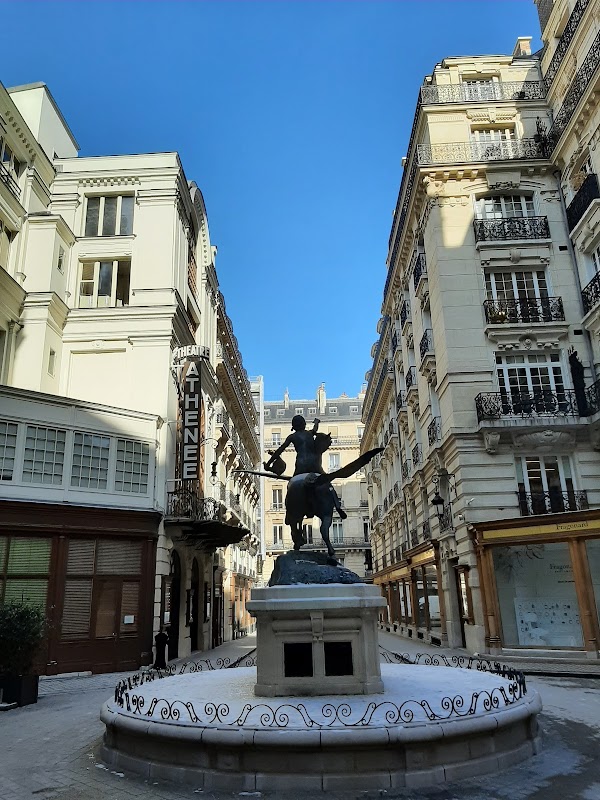 Square de l'Opéra-Louis Jouvet 5
