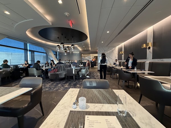 United Polaris Lounge 5