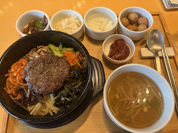Rolling Hills: Blue Sapphire Restaurant 5