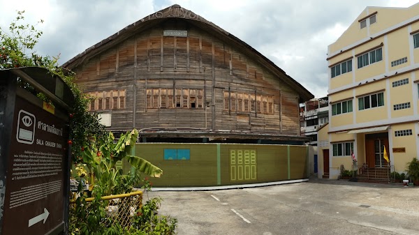 Sala Chaloem Thani - an old theatre