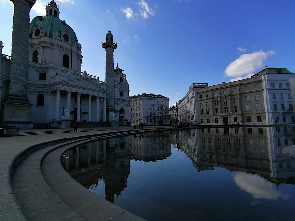 Karlsplatz 2