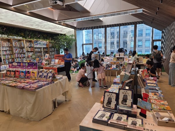 Books.com DREAM PLAZA Store 3