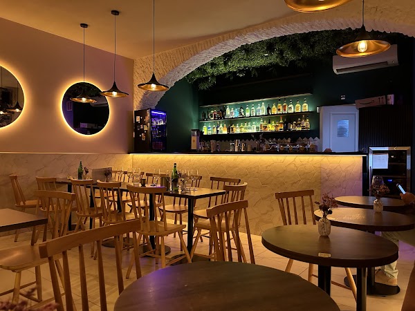 BLOOM - Bistro & Burgers 3