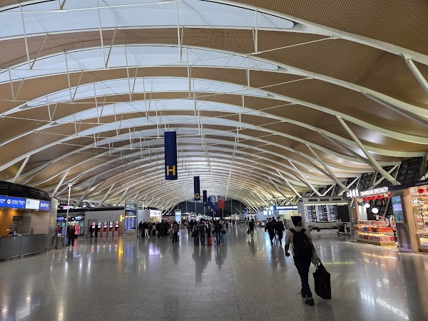 Pudong International Airport Terminal 2 Parking Lot