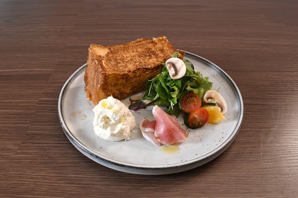 Wagyu Burger & Dessert Kyoto Issen - Kyoto Station 2