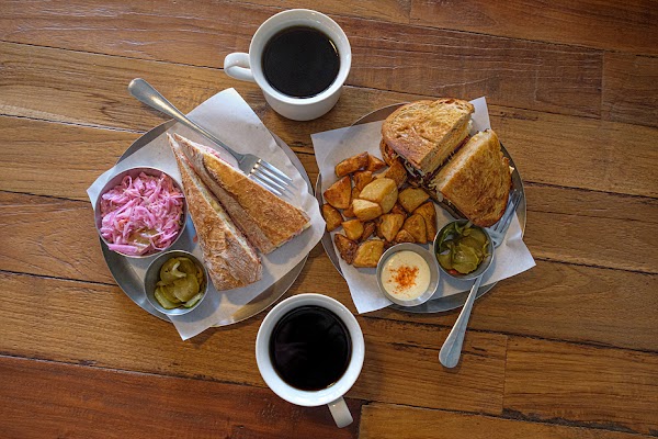 SALT HOUSE DELI Anguk 5