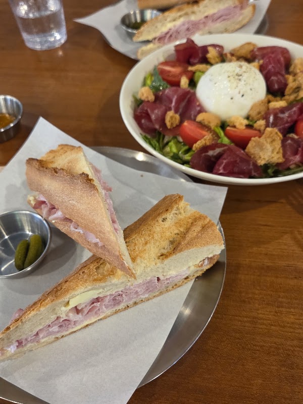 SALT HOUSE DELI Anguk 4