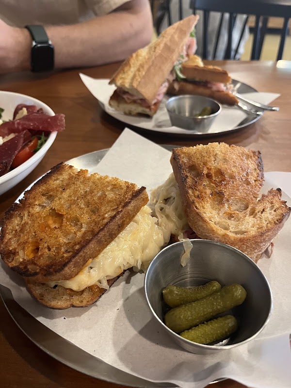 SALT HOUSE DELI Anguk 3