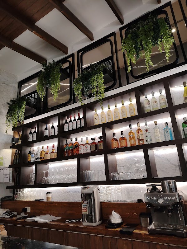 LOLA Cafe - Tomas Morato