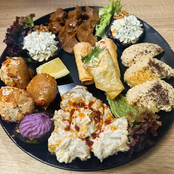Çay la Simit Turkish Cafe & Restaurant 4