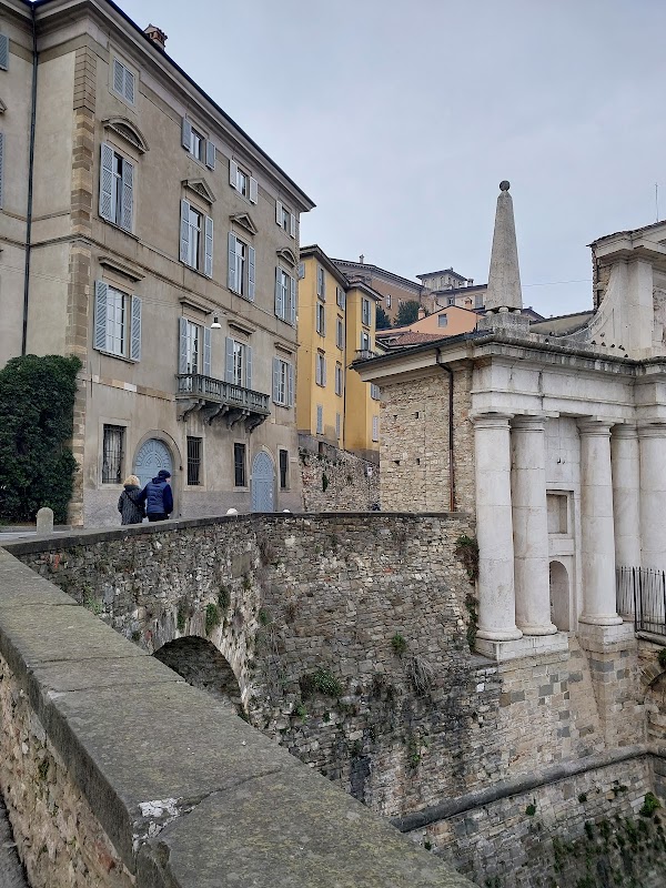 Porta San Giacomo 4