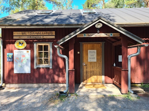 Kurjenpesä Nature Information Hut 1