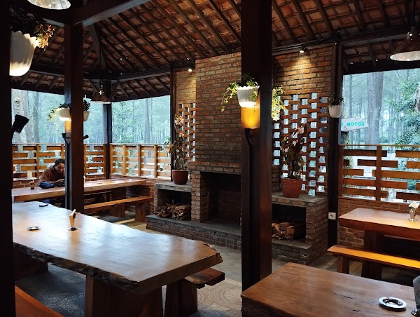 Rumah Makan Sunda Buruan Uyut