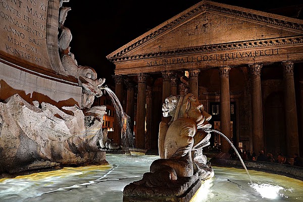 Piazza della Rotonda 4