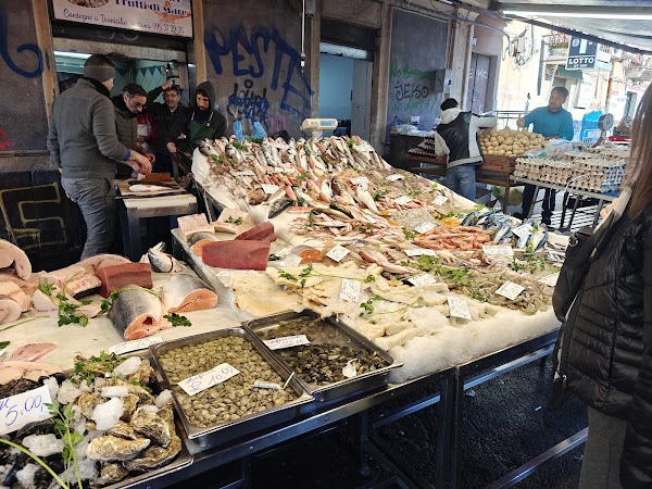 Open air market in Catania 5