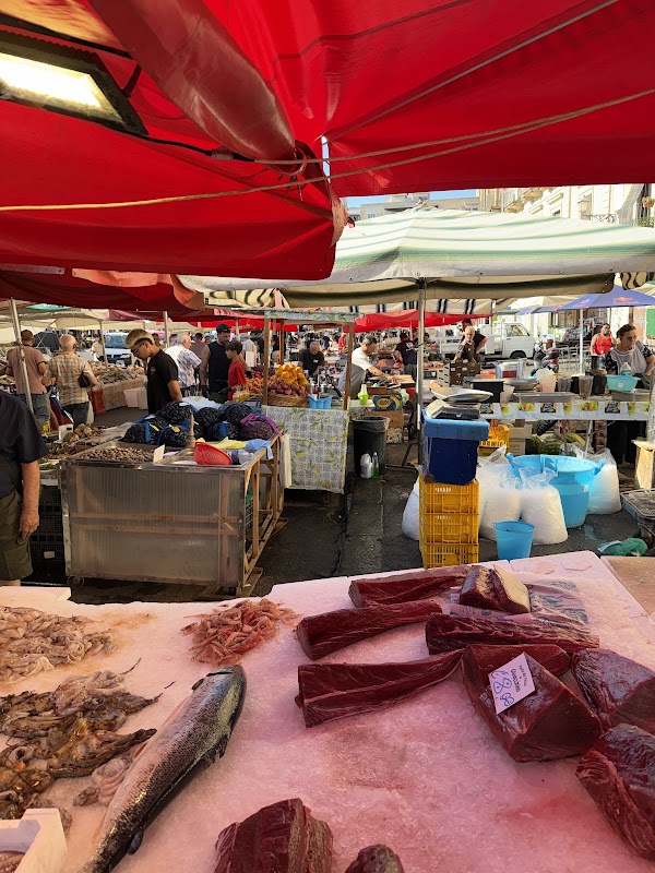Open air market in Catania 2