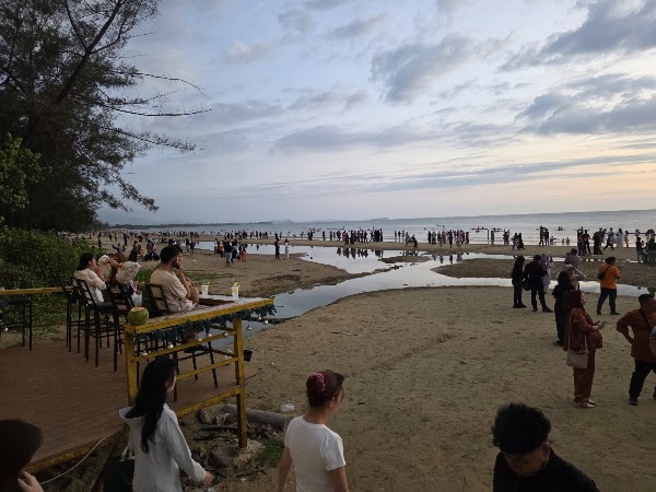 Tanjung Aru Beach 3