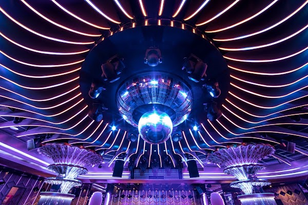 LES CAVES DU ROY © Night Club SAINT-TROPEZ 4