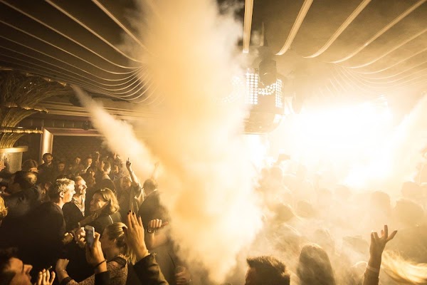 LES CAVES DU ROY © Night Club SAINT-TROPEZ 3