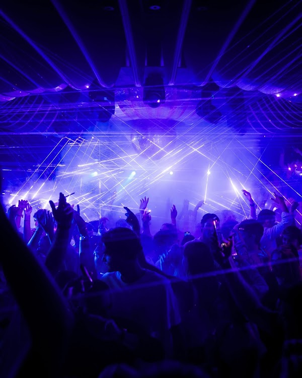 LES CAVES DU ROY © Night Club SAINT-TROPEZ 2