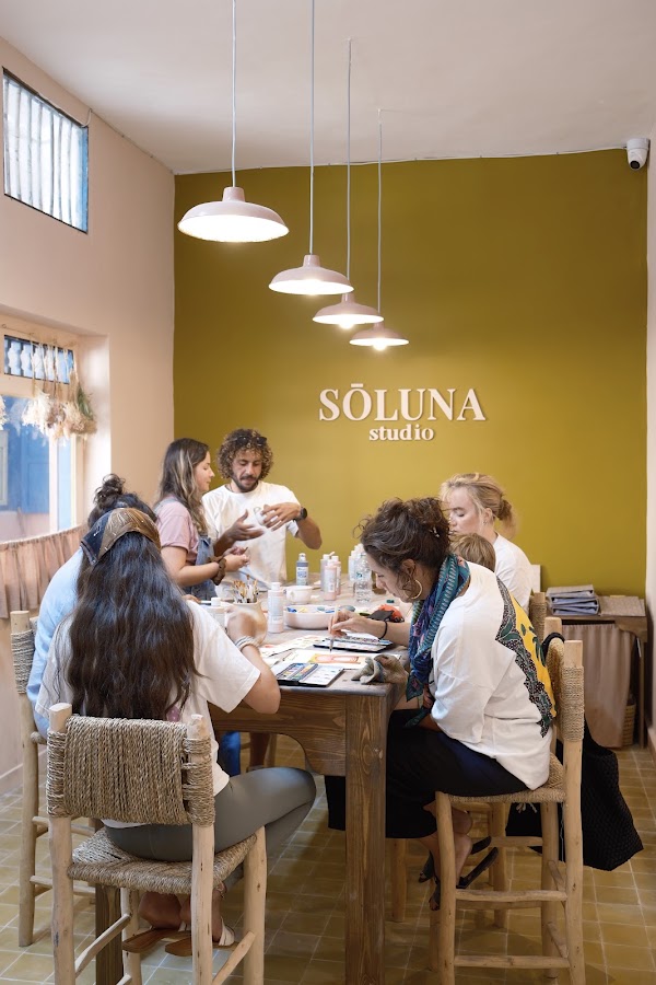 Soluna Studio . Atelier Poterie . Workshop Bracelets .Atelier Aquarelle . Pottery Painting Jowelry Workshop . Shop . Essaouira